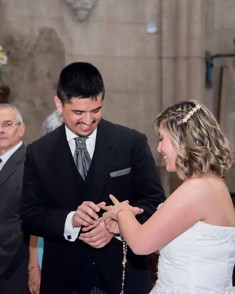 Boda en iglesia, fotos familiares, sesión novios & fotos familiares: foto 1 de 21