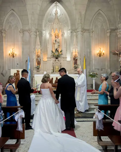 Boda en iglesia, fotos familiares, sesión novios & fotos familiares: foto 2 de 21