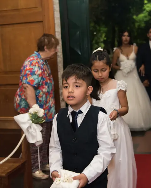 Boda en iglesia, entrada, ceremonia & sesión novios: foto 1 de 16