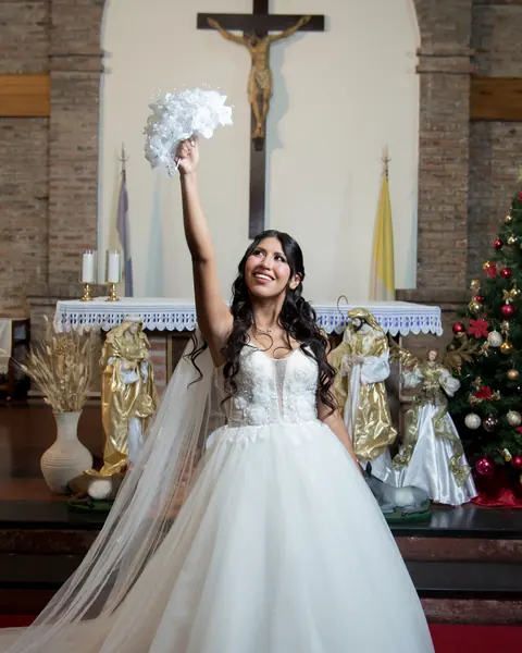 Boda en iglesia, entrada, ceremonia & sesión novios: foto 15 de 16