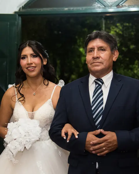 Boda en iglesia, entrada, ceremonia & sesión novios: foto 3 de 16