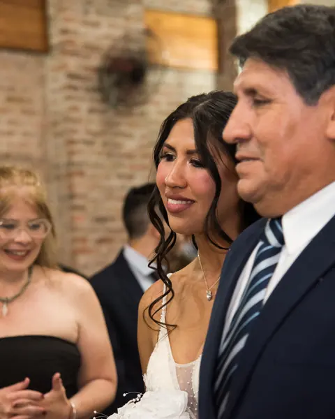 Boda en iglesia, entrada, ceremonia & sesión novios: foto 4 de 16