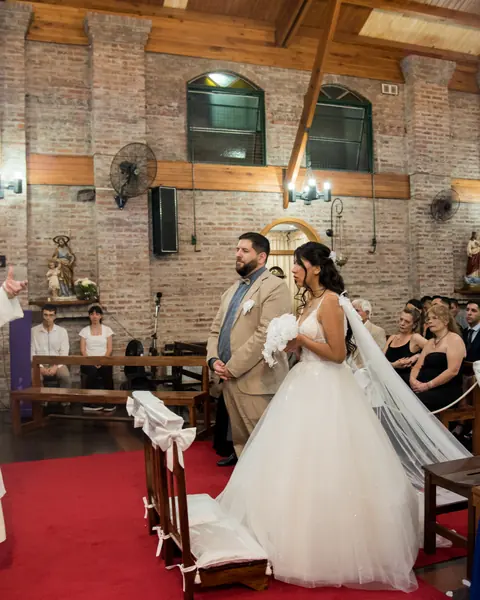 Boda en iglesia, entrada, ceremonia & sesión novios: foto 7 de 16