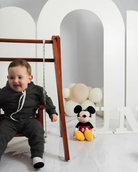 Primer año en estudio, abrazos de mamá y papá en su gran día: foto 5 de 5