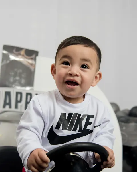 Primer año en estudio, risas, autito y festejo en familia: foto 3 de 10