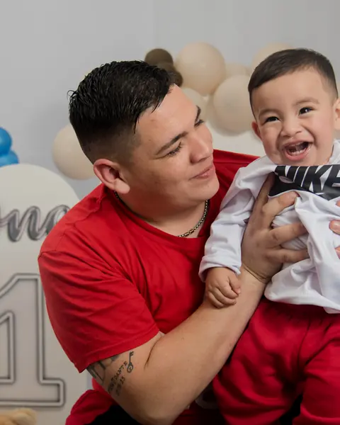 Primer año en estudio, risas, autito y festejo en familia: foto 6 de 10