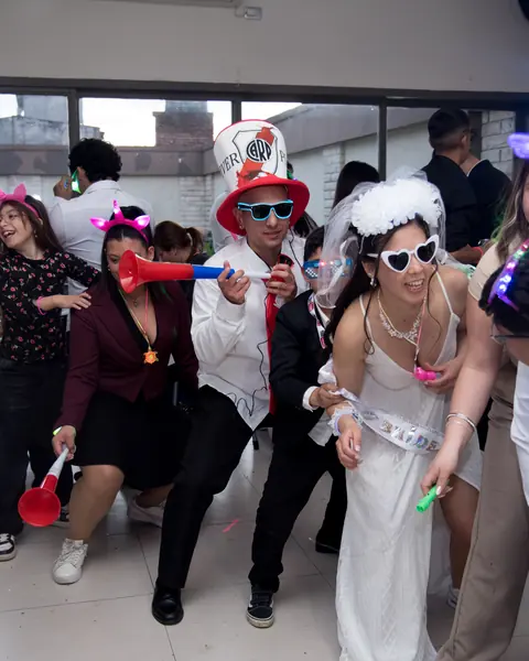 Fiesta de casamiento, ingreso de los novios, vals & baile: foto 26 de 28