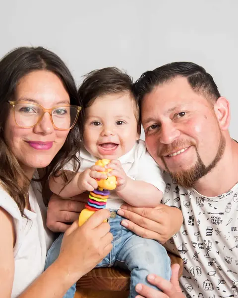 Familia en estudio, el abrazo que los une: foto 1 de 5