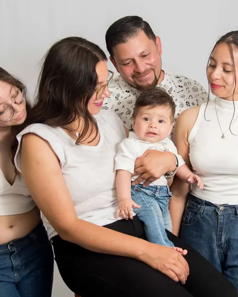 Familia en estudio, el abrazo que los une: foto 2 de 5