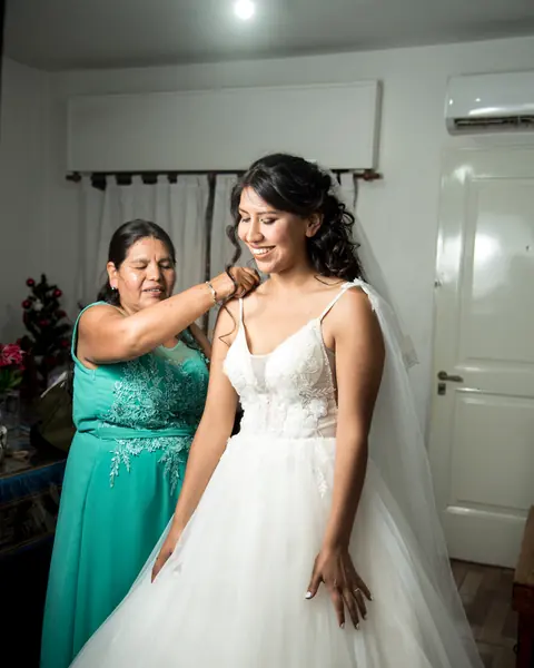 Preparativos de la novia, peinado & maquillaje: foto 19 de 30