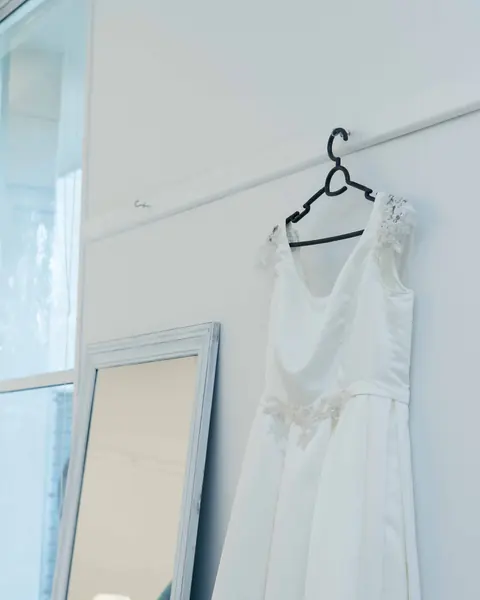 Preparativos de la novia, peinado & maquillaje: foto 2 de 30