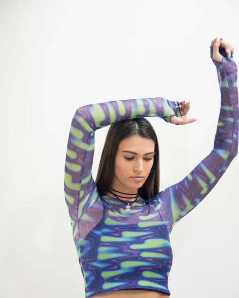 Moda en estudio, cada prenda, contada con luz: foto 2 de 8